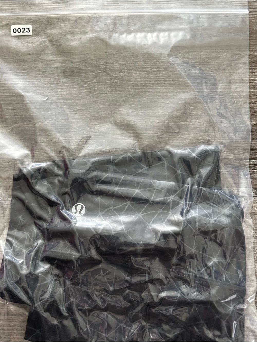 Lululemon Run: Top Speed Crop, Star Crushed Coal Black, Size 4 - Picture 11 of 11